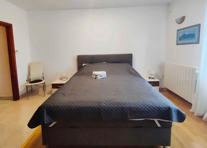 Apartment With A - C In Krk-insel Krk 55016 Krk Town